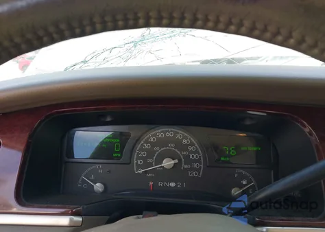 2004 Lincoln Town Car Signature from USA, damaged, VIN 1LNHM81WX4Y676953